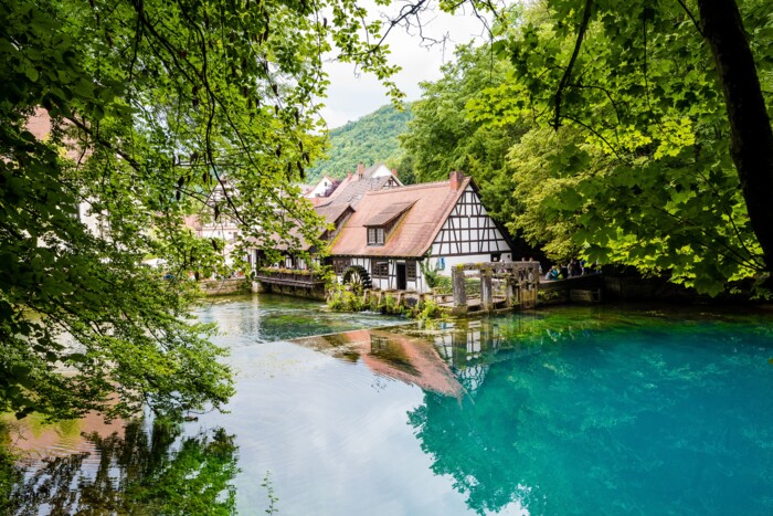 Der Blautopf in Blaubeuren.